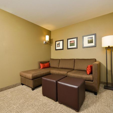 Comfort Suites Fargo Medical Center Exterior foto
